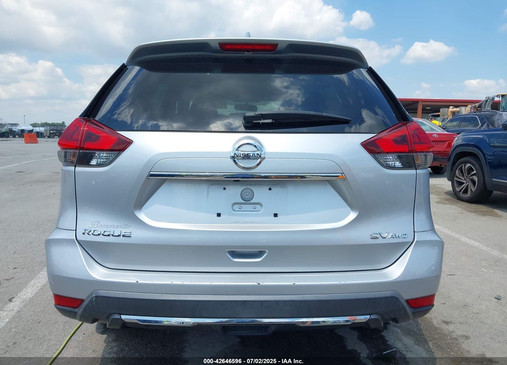 2018 NISSAN ROGUE VIN: KNMAT2MV2JP578025