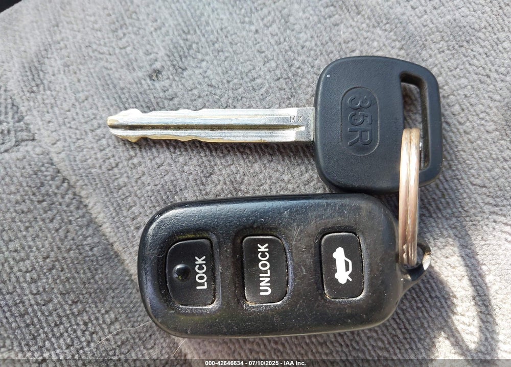 2001 TOYOTA AVALON XL VIN: 4T1BF28BX1U112562