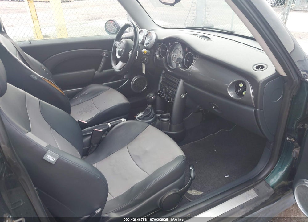 2006 MINI COOPER S VIN: WMWRE33586TJ36382