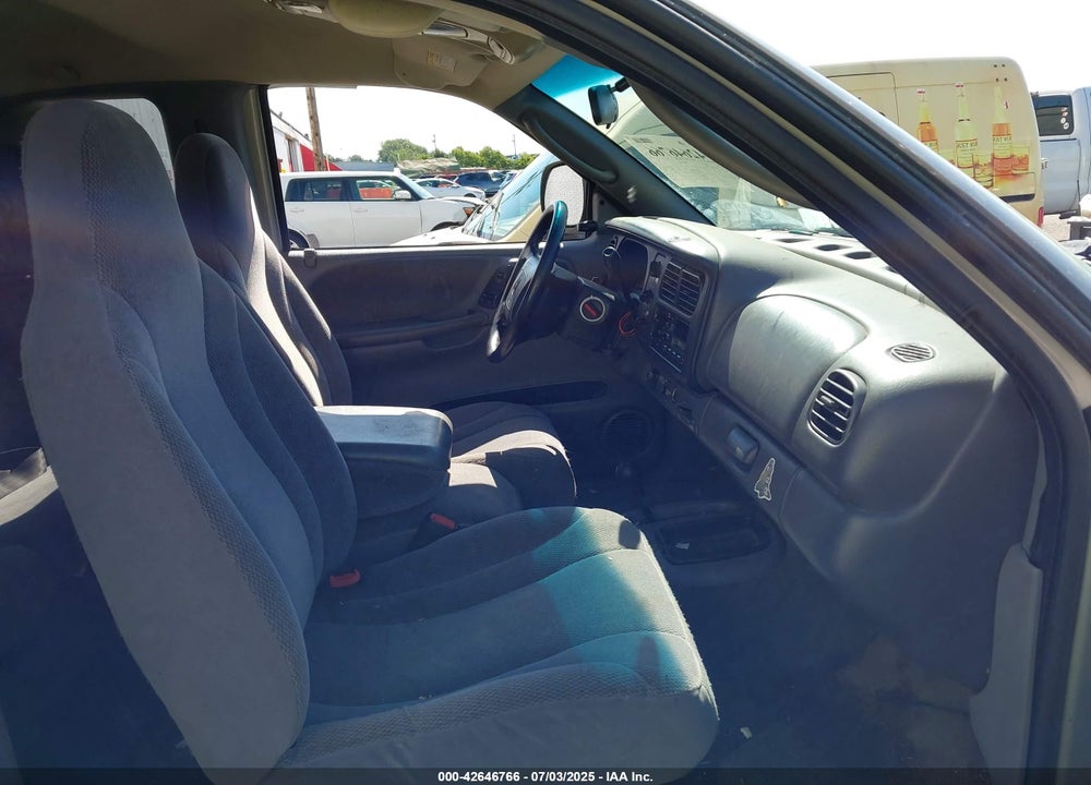 2000 DODGE DAKOTA SLT/SPORT VIN: 1B7GG22N6YS526101