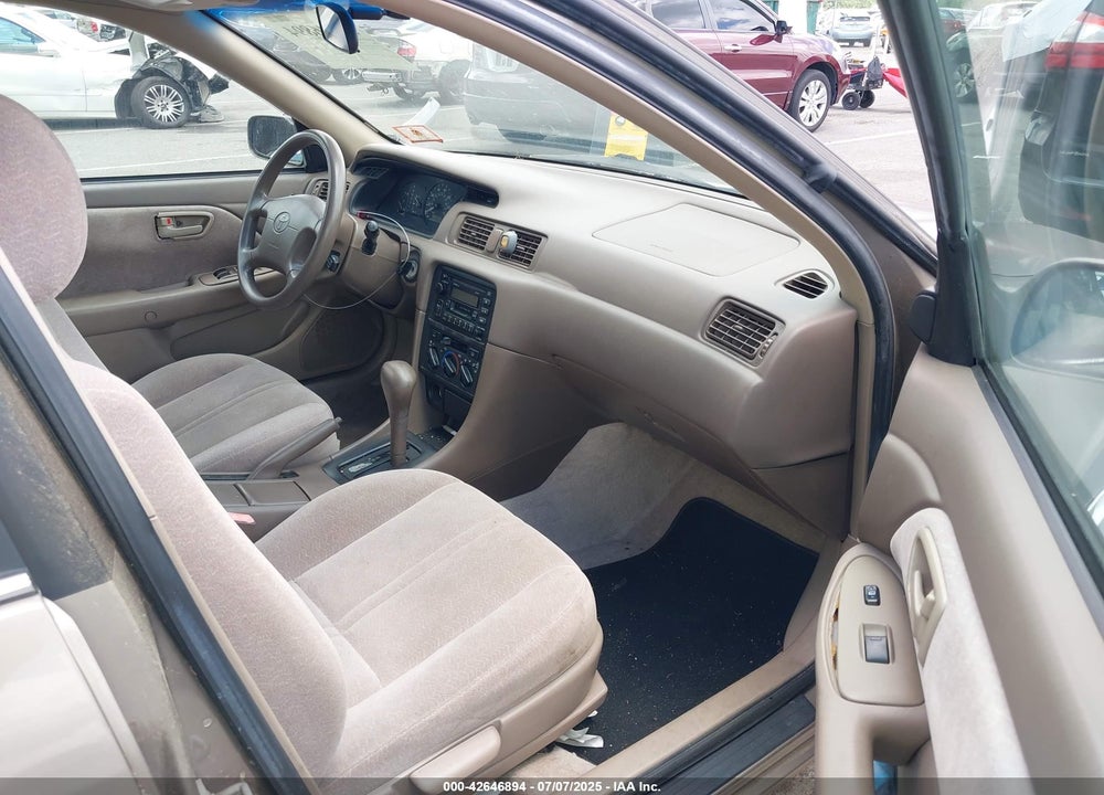 1999 TOYOTA CAMRY LE VIN: 4T1BG22K5XU571948