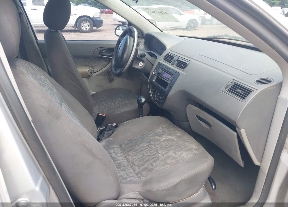 2005 FORD FOCUS ZX4 VIN: 1FAFP34N95W101125
