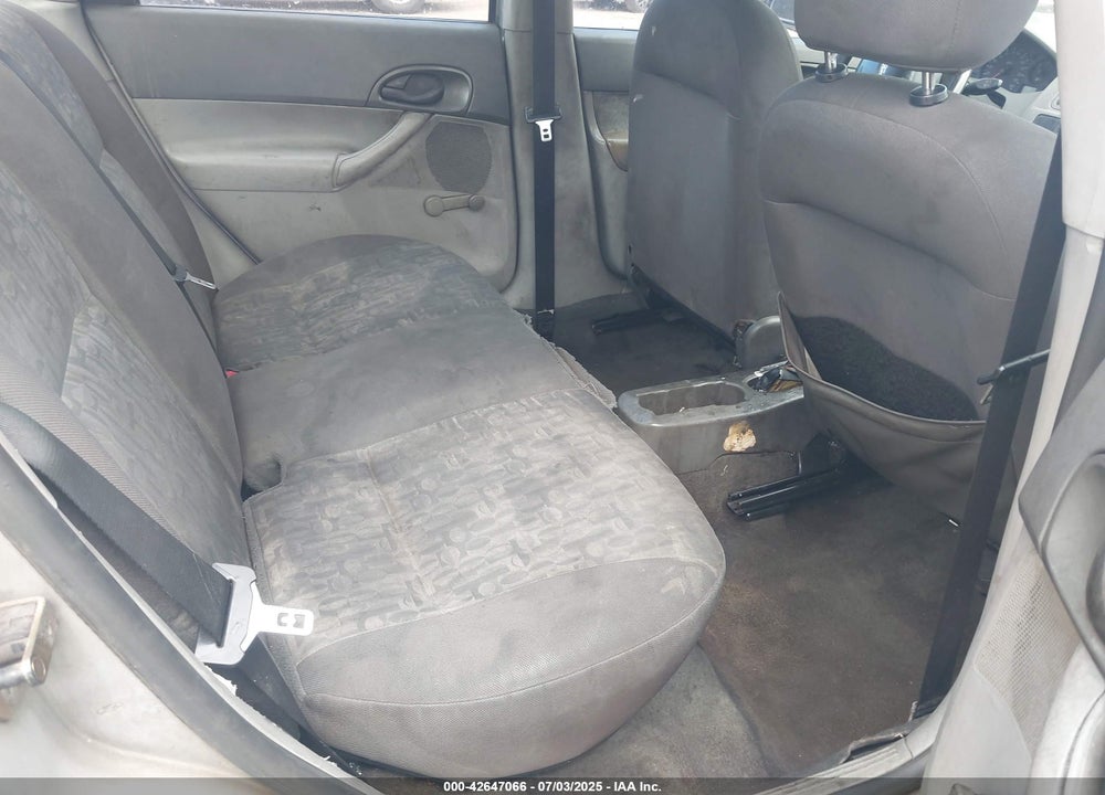 2005 FORD FOCUS ZX4 VIN: 1FAFP34N95W101125