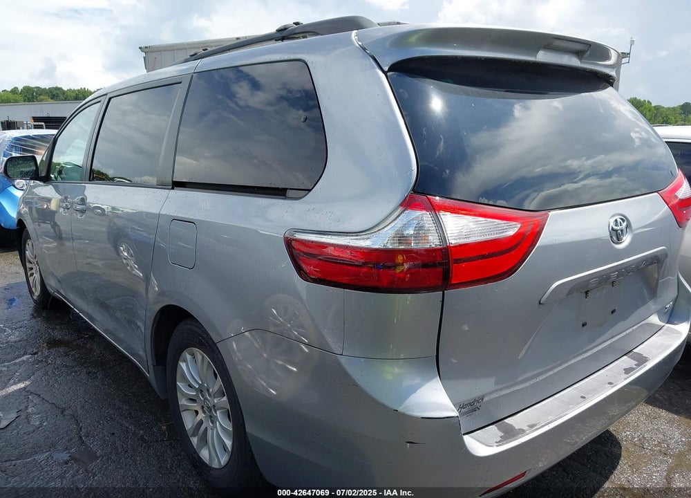 2015 TOYOTA SIENNA XLE 8 PASSENGER VIN: 5TDYK3DC6FS568763