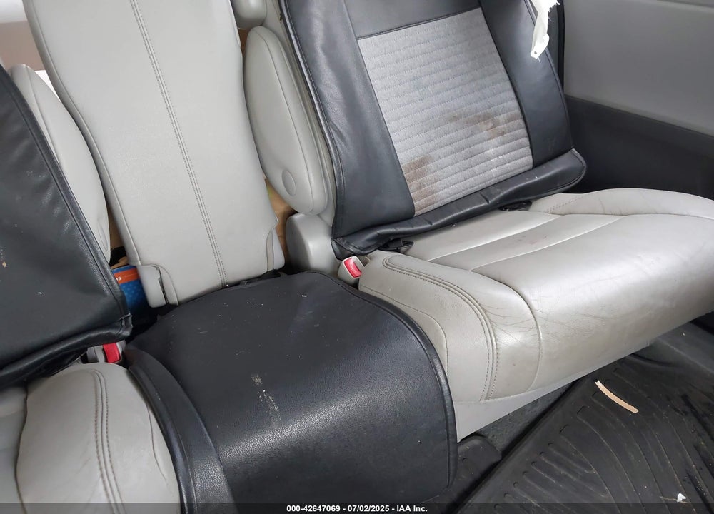 2015 TOYOTA SIENNA XLE 8 PASSENGER VIN: 5TDYK3DC6FS568763