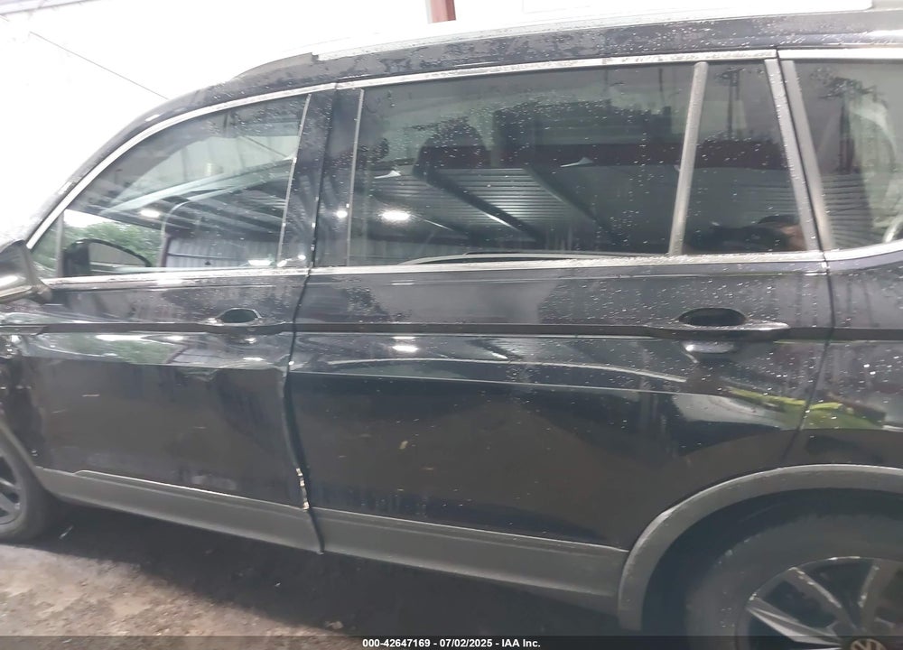 2022 VOLKSWAGEN TIGUAN VIN: 3VV2B7AX0NM049163