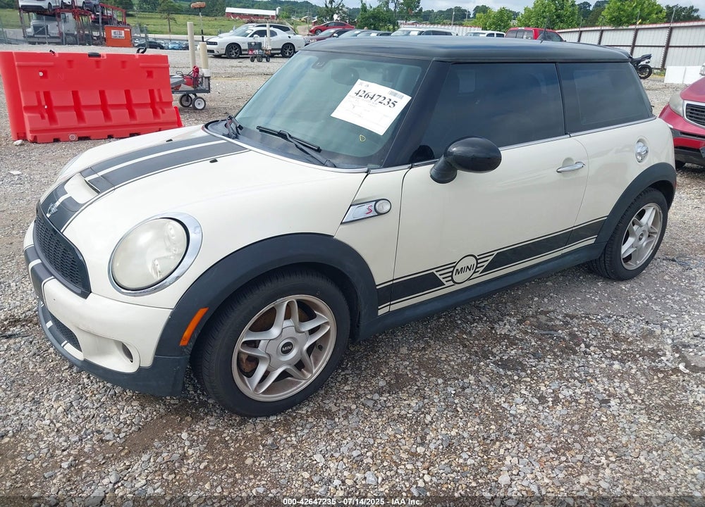 2008 MINI COOPER S VIN: WMWMF73538TT89353