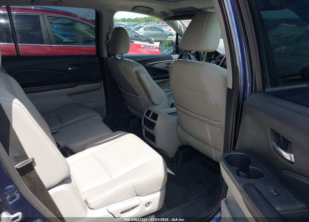 2017 HONDA PILOT VIN: 5FNYF5H57HB025053