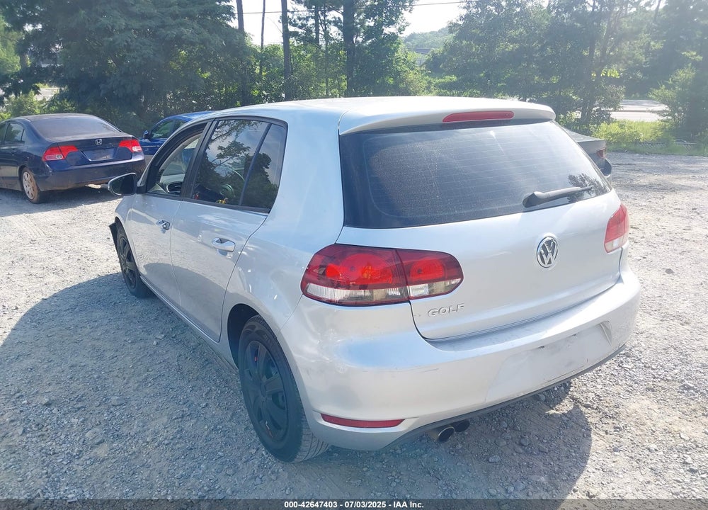 2011 VOLKSWAGEN GOLF VIN: WVWDB7AJ2BW057800