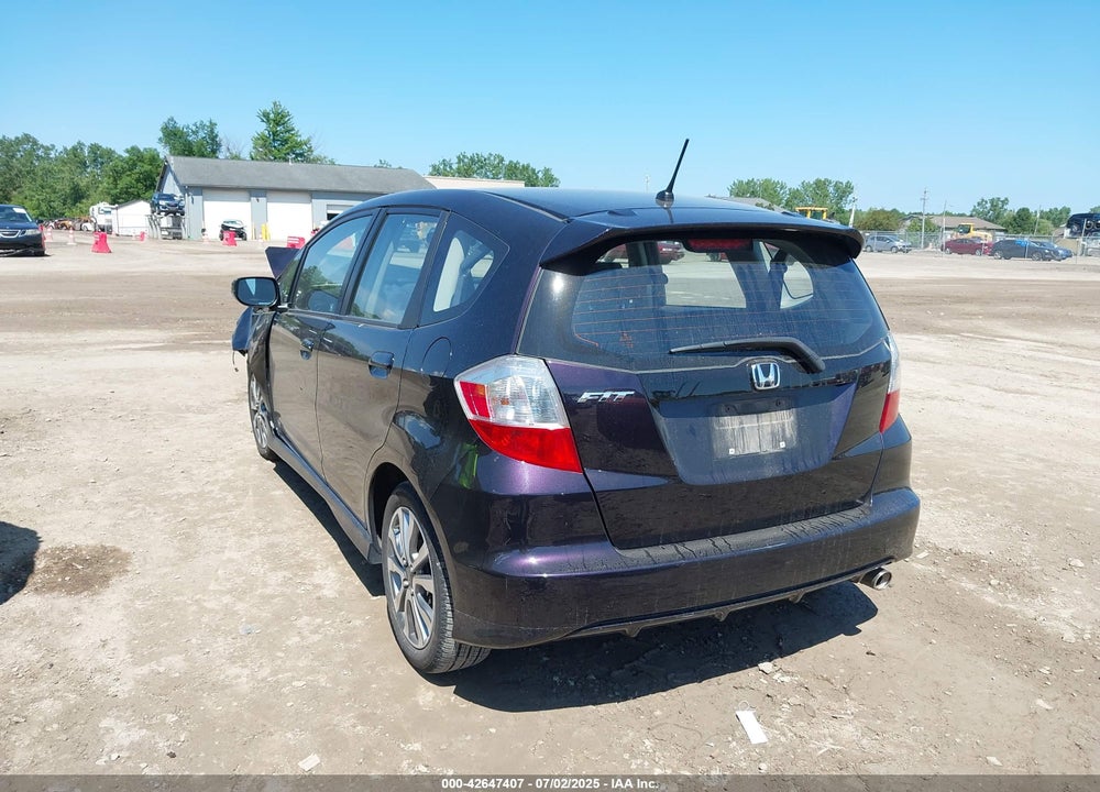 2013 HONDA FIT VIN: JHMGE8H55DC021539