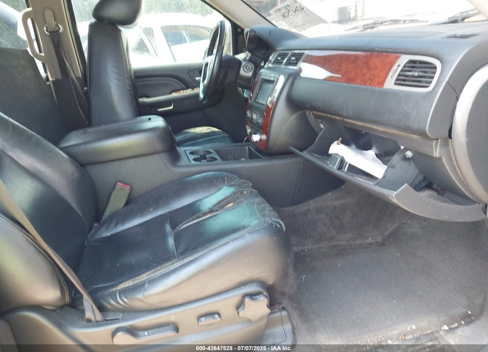 2011 CHEVROLET TAHOE LS VIN: 1GNSCAE07BR278849