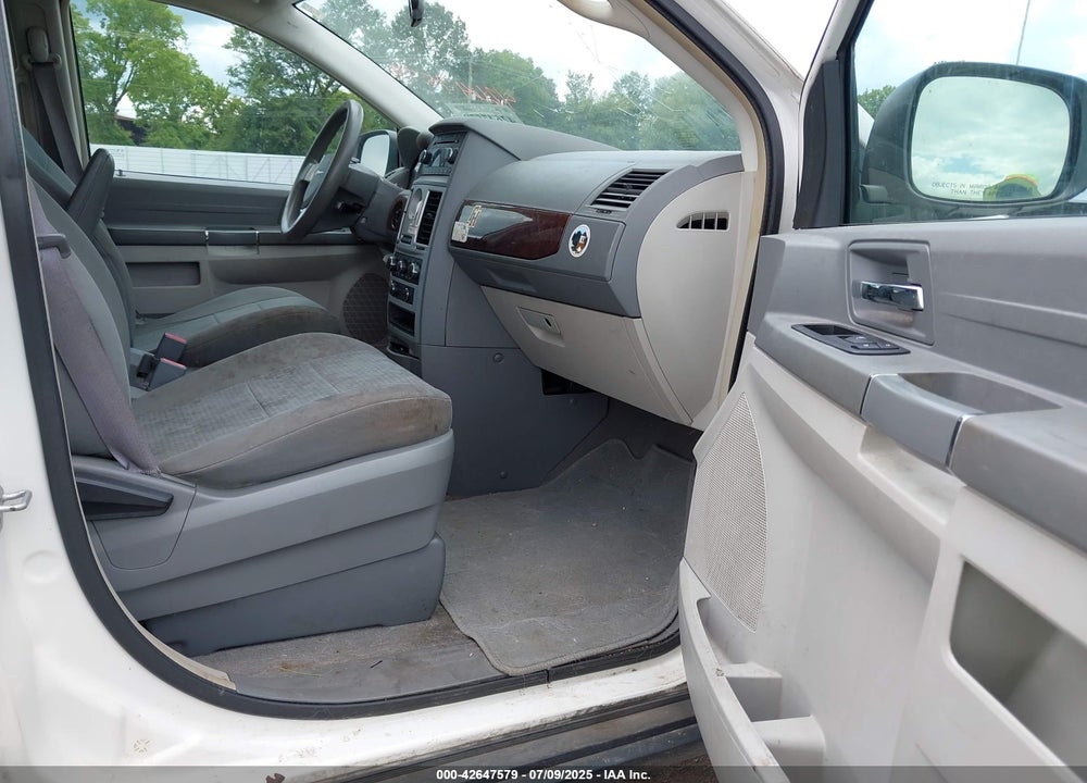 2010 CHRYSLER TOWN & COUNTRY LX VIN: 2A4RR4DE5AR186467