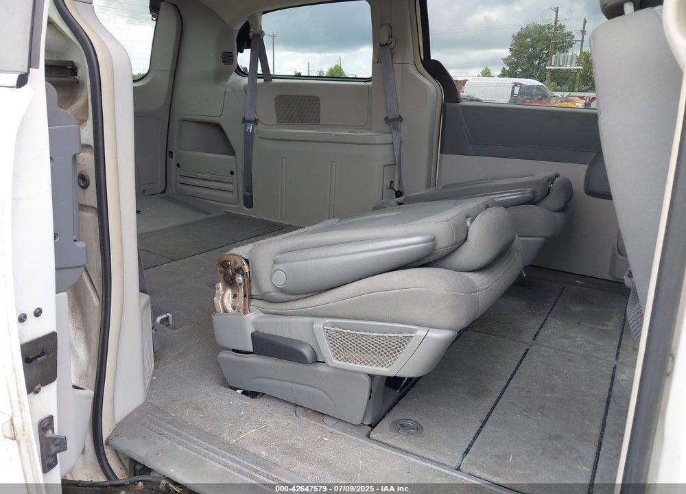 2010 CHRYSLER TOWN & COUNTRY LX VIN: 2A4RR4DE5AR186467