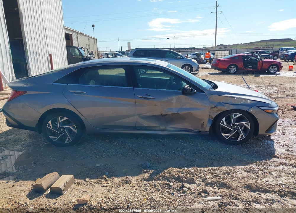 2024 HYUNDAI ELANTRA VIN: KMHLS4DG8RU825050