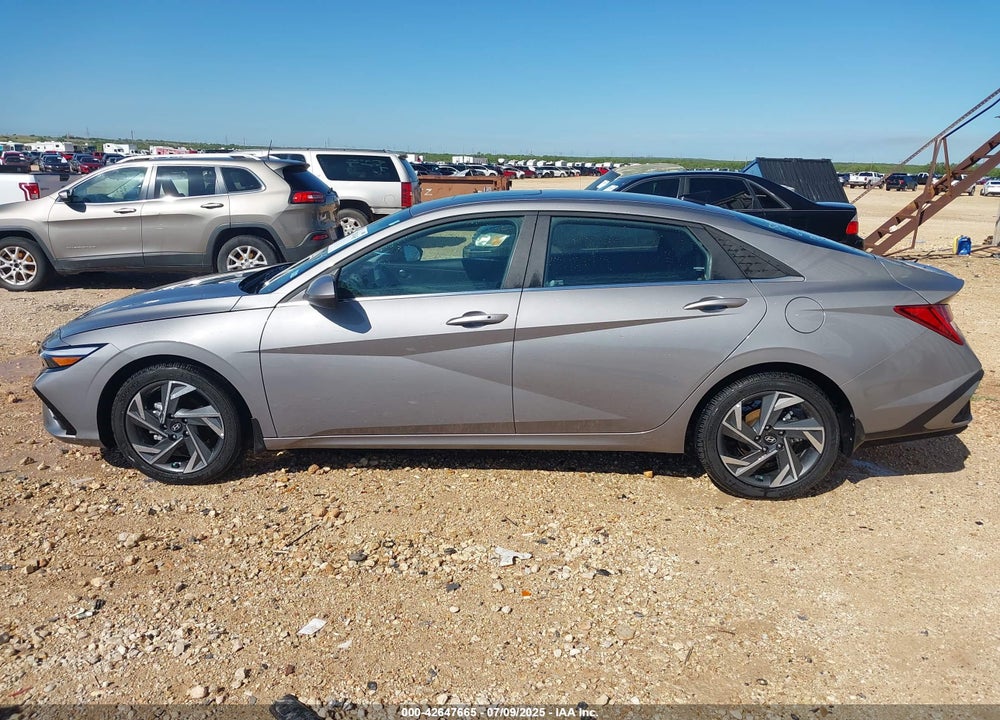 2024 HYUNDAI ELANTRA VIN: KMHLS4DG8RU825050