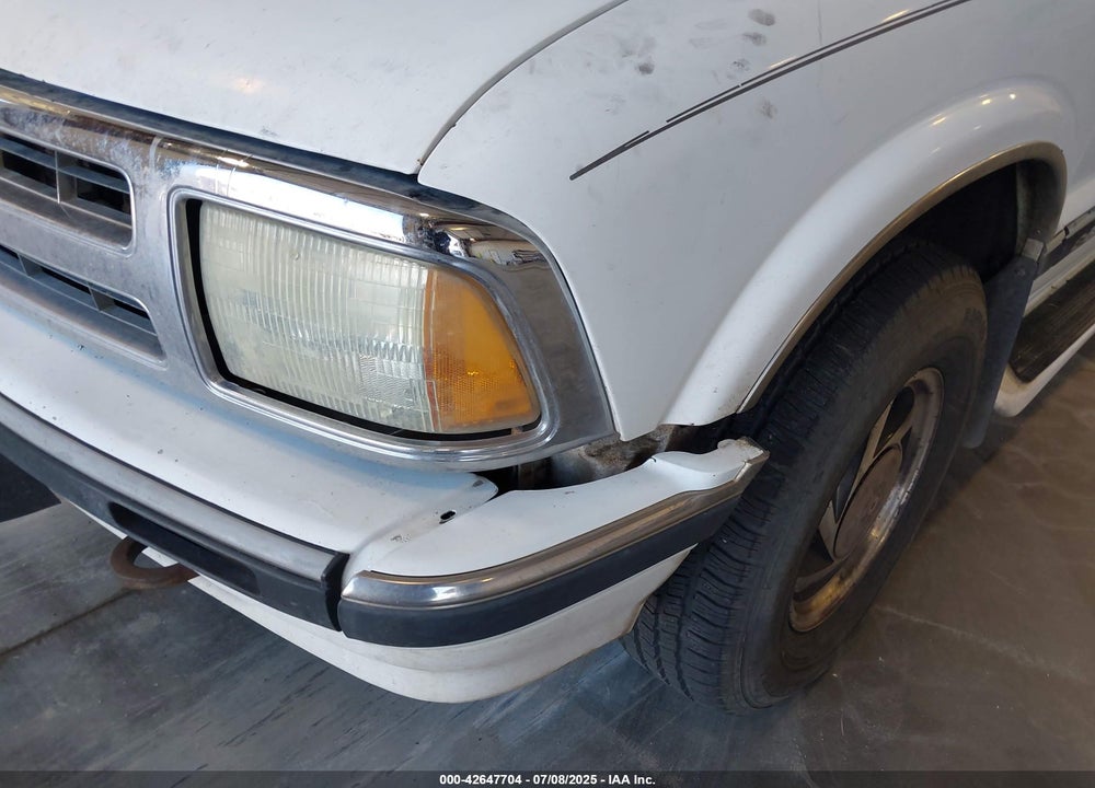 1995 CHEVROLET BLAZER VIN: 1GNDT13W0S2182537