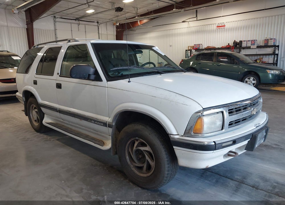 1995 CHEVROLET BLAZER VIN: 1GNDT13W0S2182537
