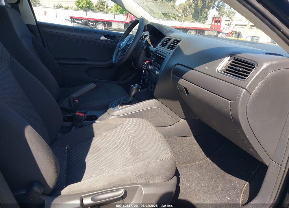 2013 VOLKSWAGEN JETTA 2.0L S VIN: 3VW2K7AJ2DM354895