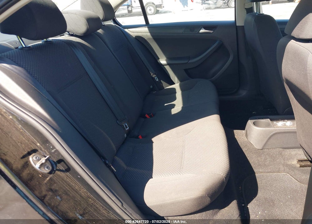 2013 VOLKSWAGEN JETTA 2.0L S VIN: 3VW2K7AJ2DM354895