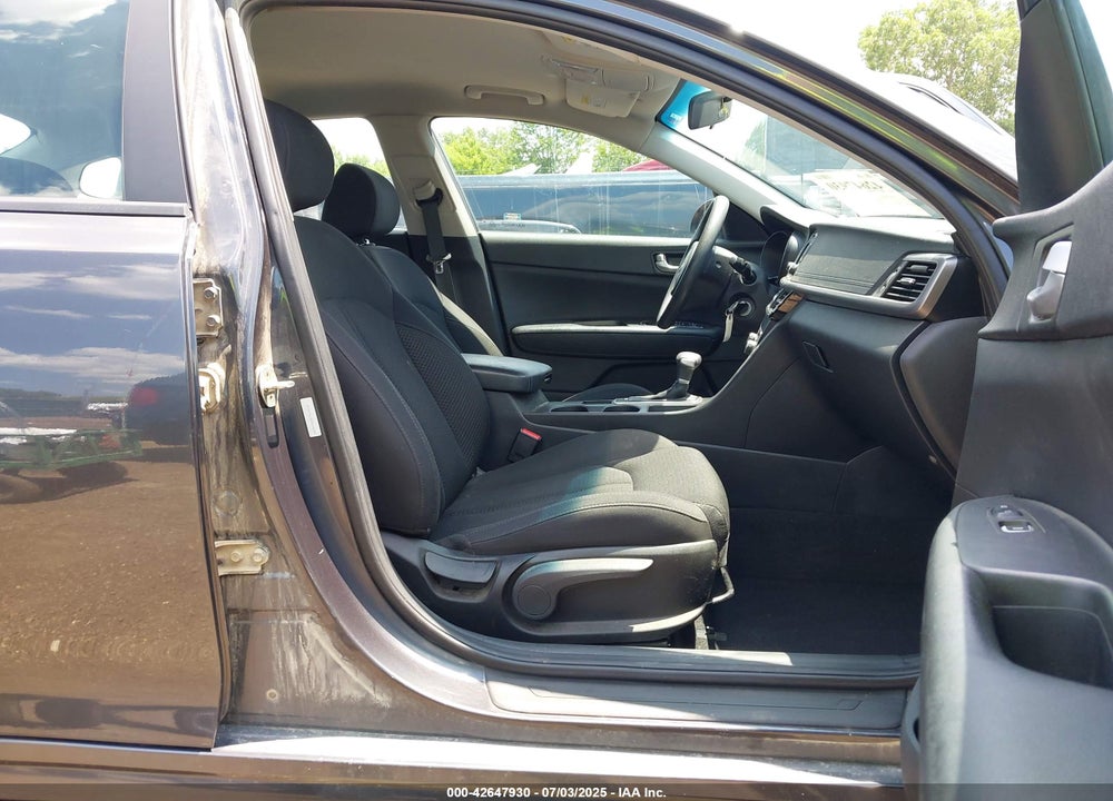 2017 KIA OPTIMA VIN: 5XXGT4L32HG148387