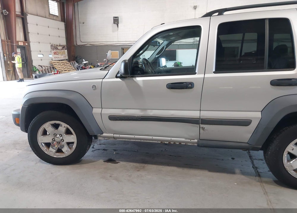 2007 JEEP LIBERTY VIN: 1J4GL48K47W670655