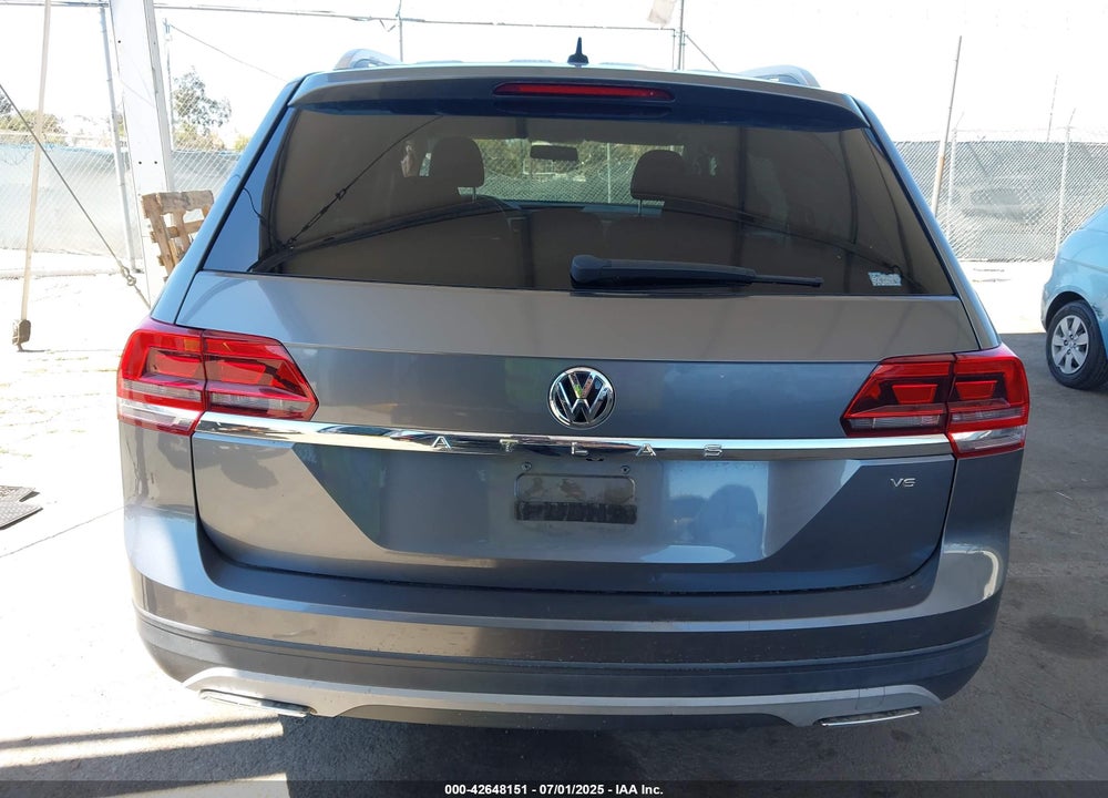 2018 VOLKSWAGEN ATLAS VIN: 1V2AR2CA6JC568696