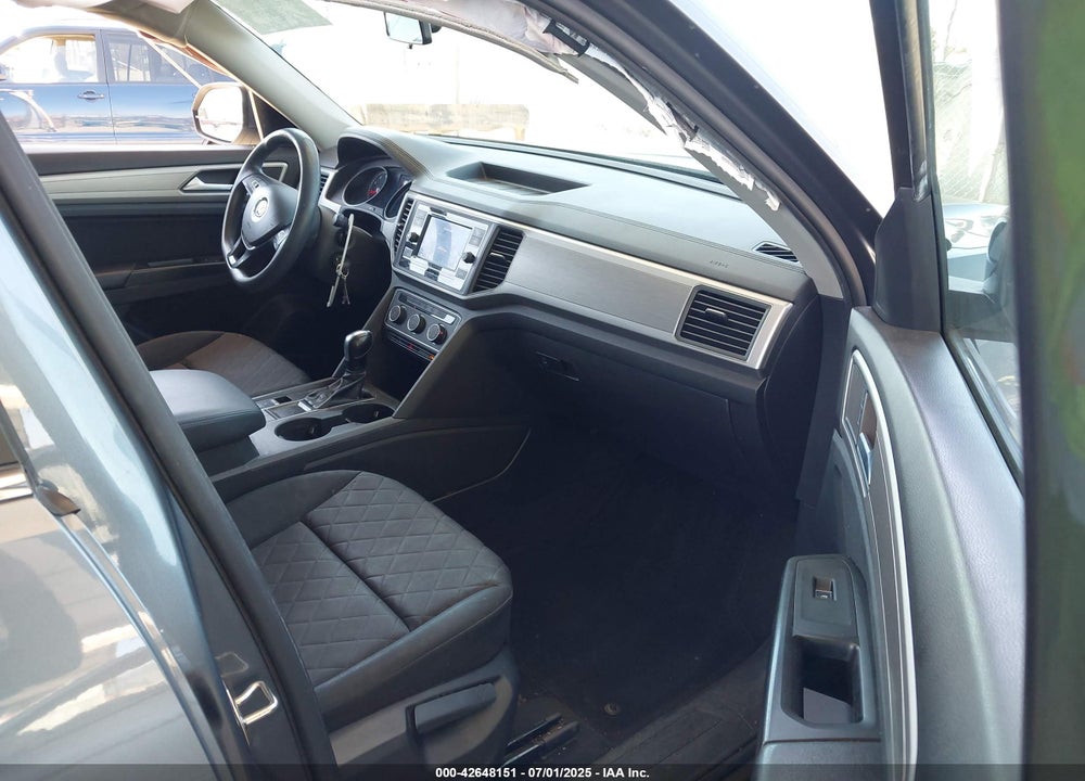 2018 VOLKSWAGEN ATLAS VIN: 1V2AR2CA6JC568696