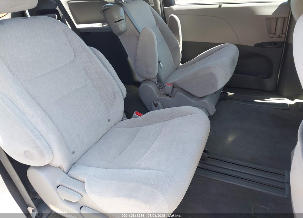 2015 TOYOTA SIENNA LE 8 PASSENGER VIN: 5TDKK3DC6FS631351