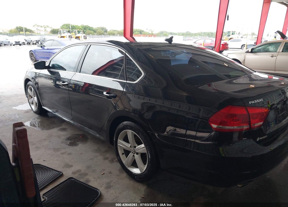 2014 VOLKSWAGEN PASSAT VIN: 1VWAT7A37EC035831