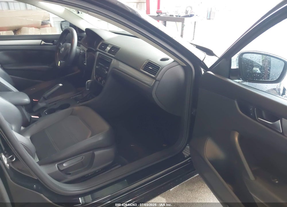 2014 VOLKSWAGEN PASSAT VIN: 1VWAT7A37EC035831