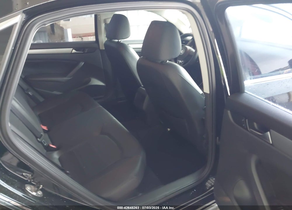 2014 VOLKSWAGEN PASSAT VIN: 1VWAT7A37EC035831