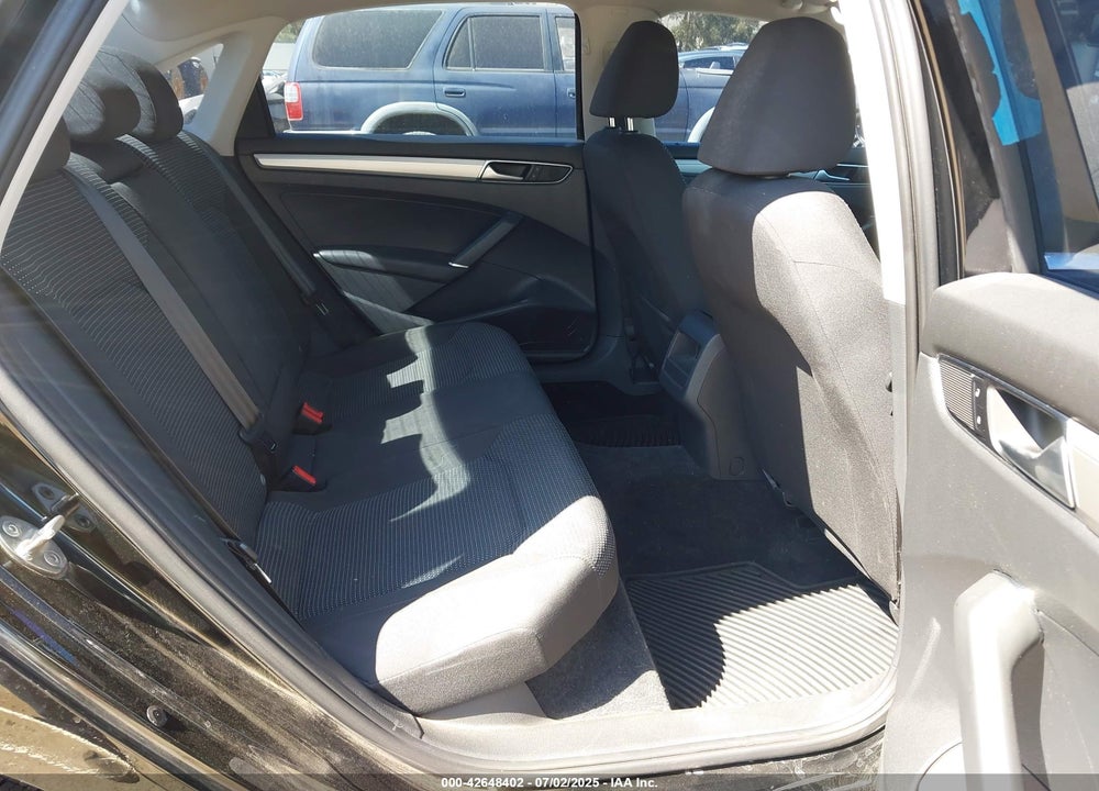 2016 VOLKSWAGEN PASSAT VIN: 1VWAT7A36GC003794