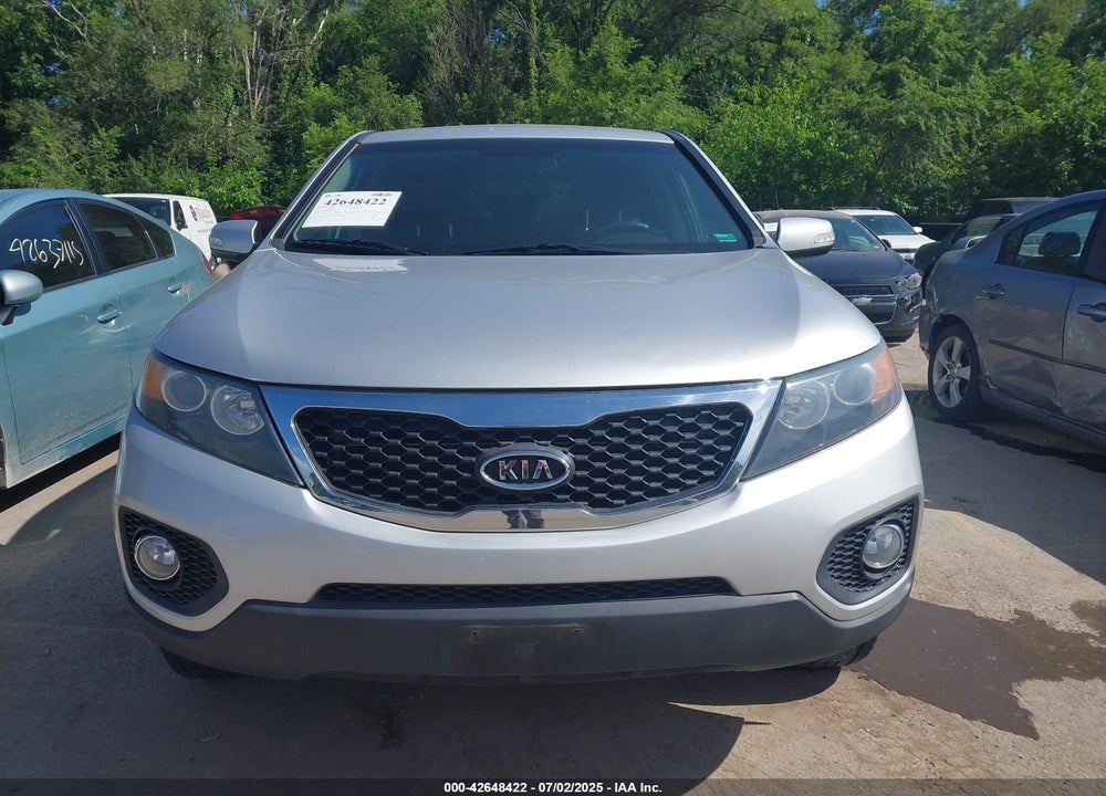 2013 KIA SORENTO LX VIN: 5XYKT3A13DG408551