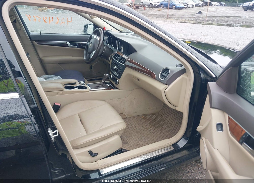 2013 MERCEDES-BENZ C VIN: WDDGF8AB8DG119588