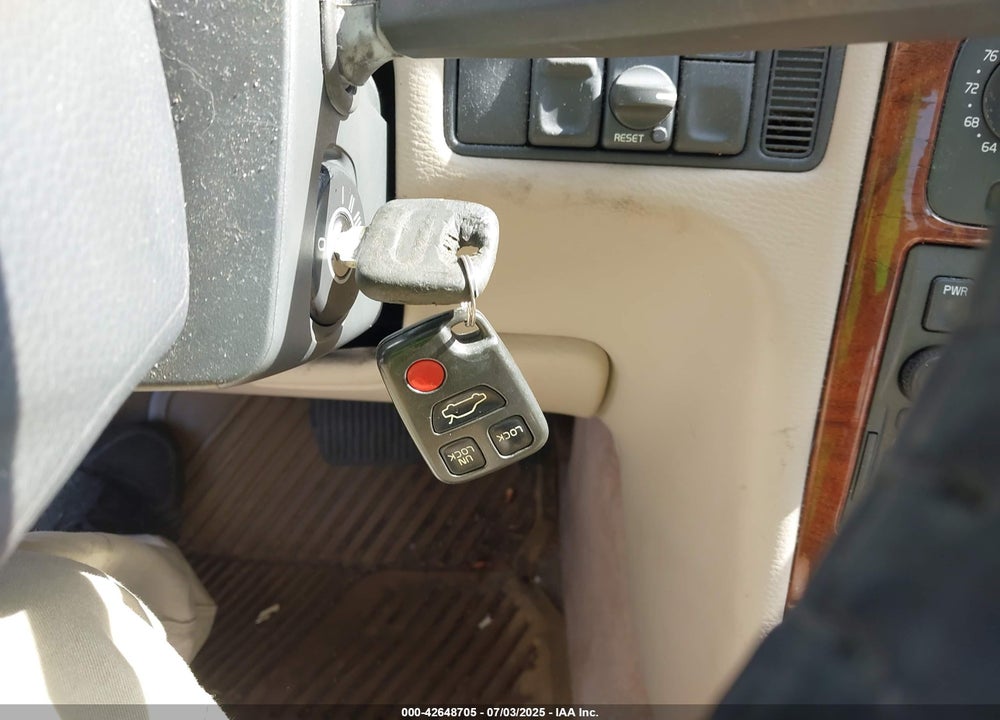 1999 VOLVO S70 VIN: YV1LT56D2X2578895