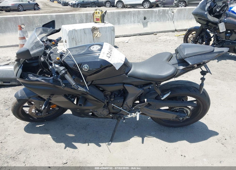 2025 YAMAHA YZFR7 VIN: JYARM38Y9SA003351