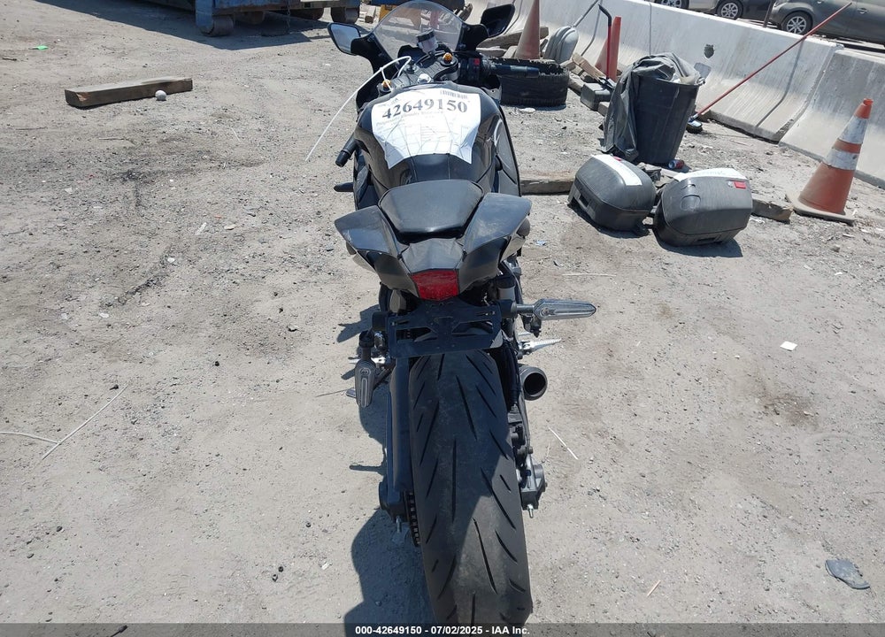 2025 YAMAHA YZFR7 VIN: JYARM38Y9SA003351