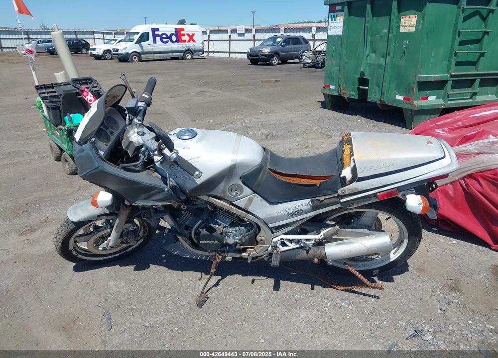 1986 HONDA VF500 F VIN: JH2PC1200GM205143
