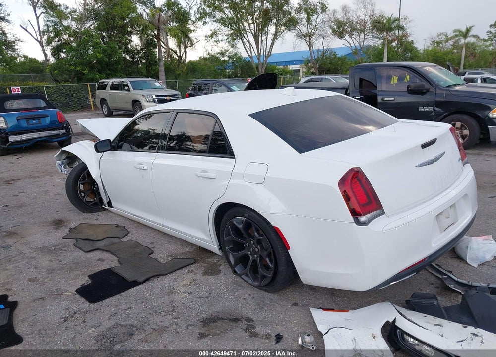 2019 CHRYSLER 300 VIN: 2C3CCABG4KH708162