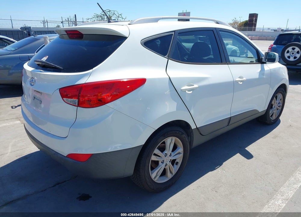 2011 HYUNDAI TUCSON VIN: KM8JU3AC1BU215431