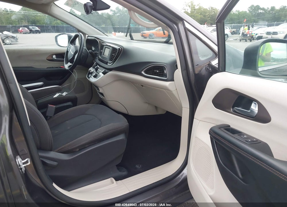 2017 CHRYSLER PACIFICA VIN: 2C4RC1CG4HR695422