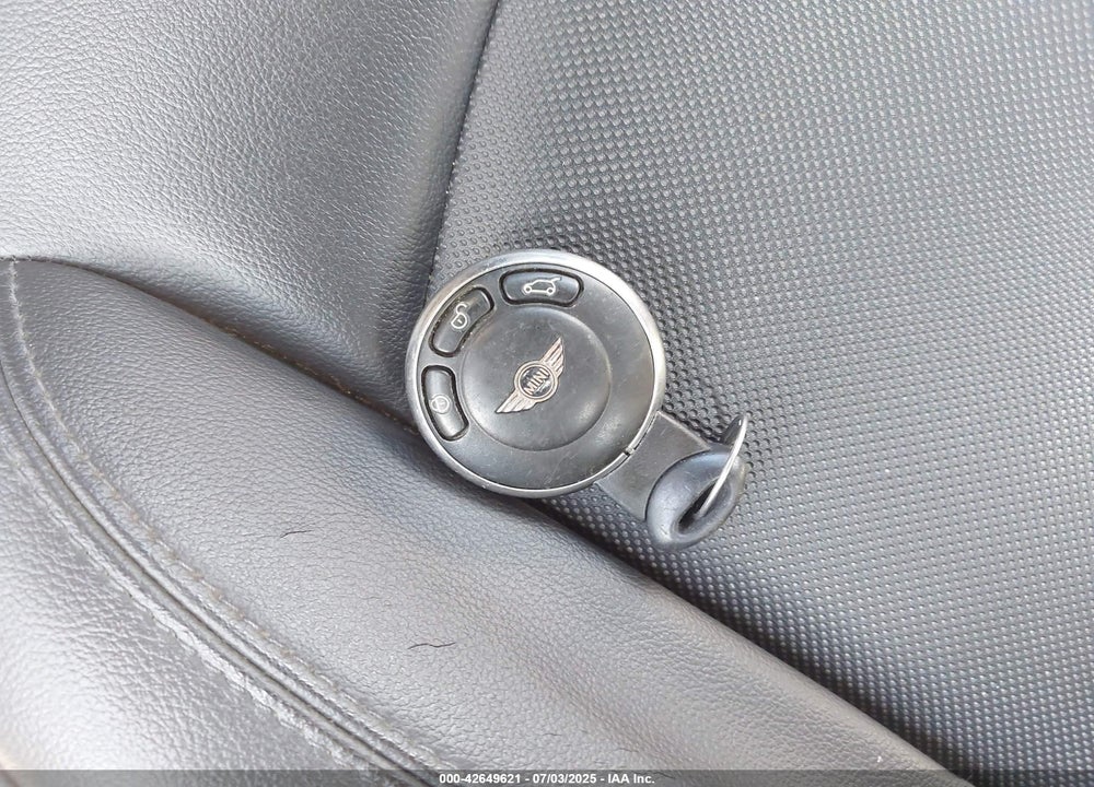 2011 MINI COOPER S VIN: WMWZC5C57BWM11279