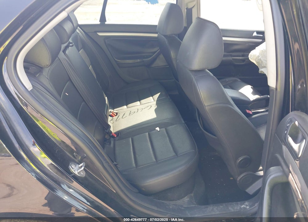 2010 VOLKSWAGEN JETTA VIN: 3VWRX7AJ3AM159061
