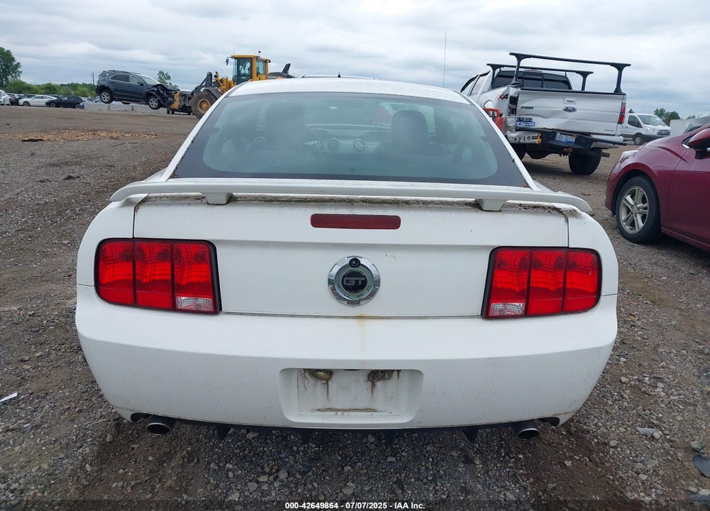 2008 FORD MUSTANG VIN: 1ZVHT82H585175903
