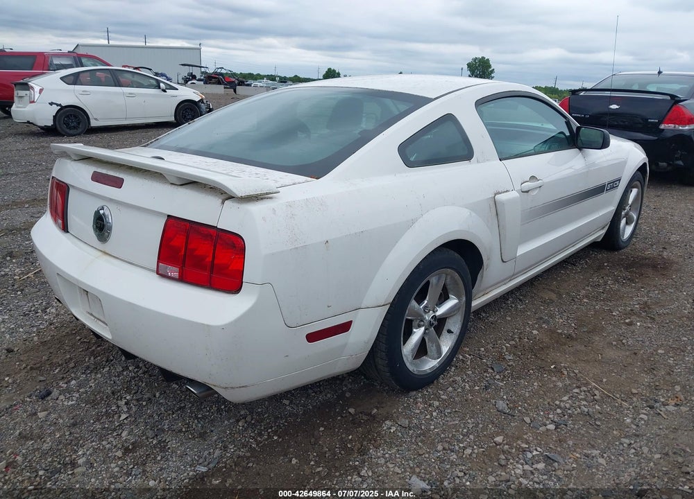 2008 FORD MUSTANG VIN: 1ZVHT82H585175903