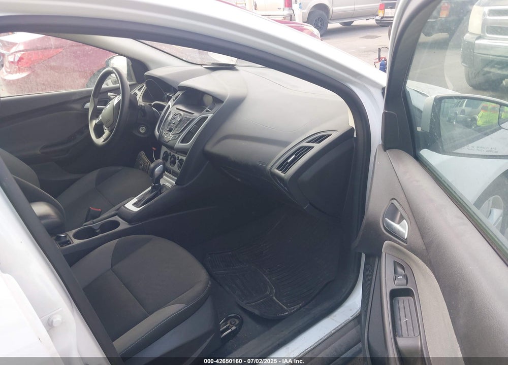 2014 FORD FOCUS SE VIN: 1FADP3K27EL442590