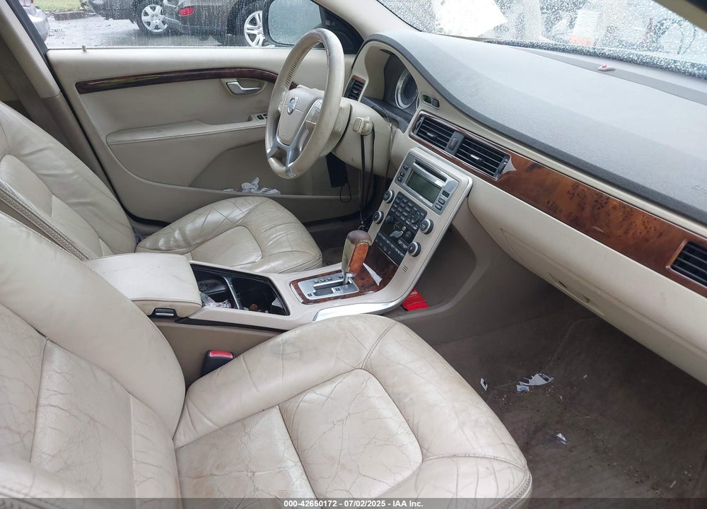 2011 VOLVO XC70 VIN: YV4902BZ8B1113686