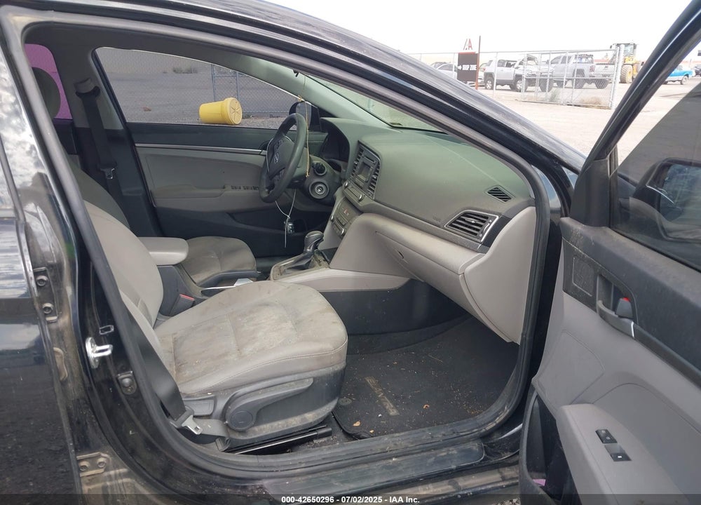 2017 HYUNDAI ELANTRA VIN: 5NPD74LF1HH155613