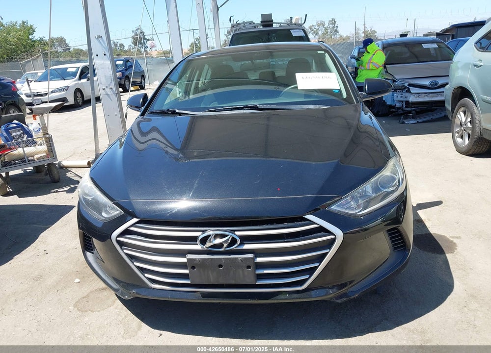 2018 HYUNDAI ELANTRA VIN: 5NPD74LF6JH320819