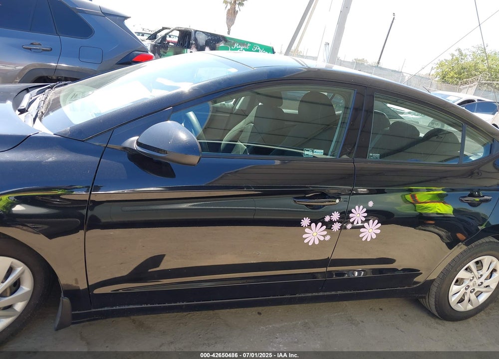 2018 HYUNDAI ELANTRA VIN: 5NPD74LF6JH320819